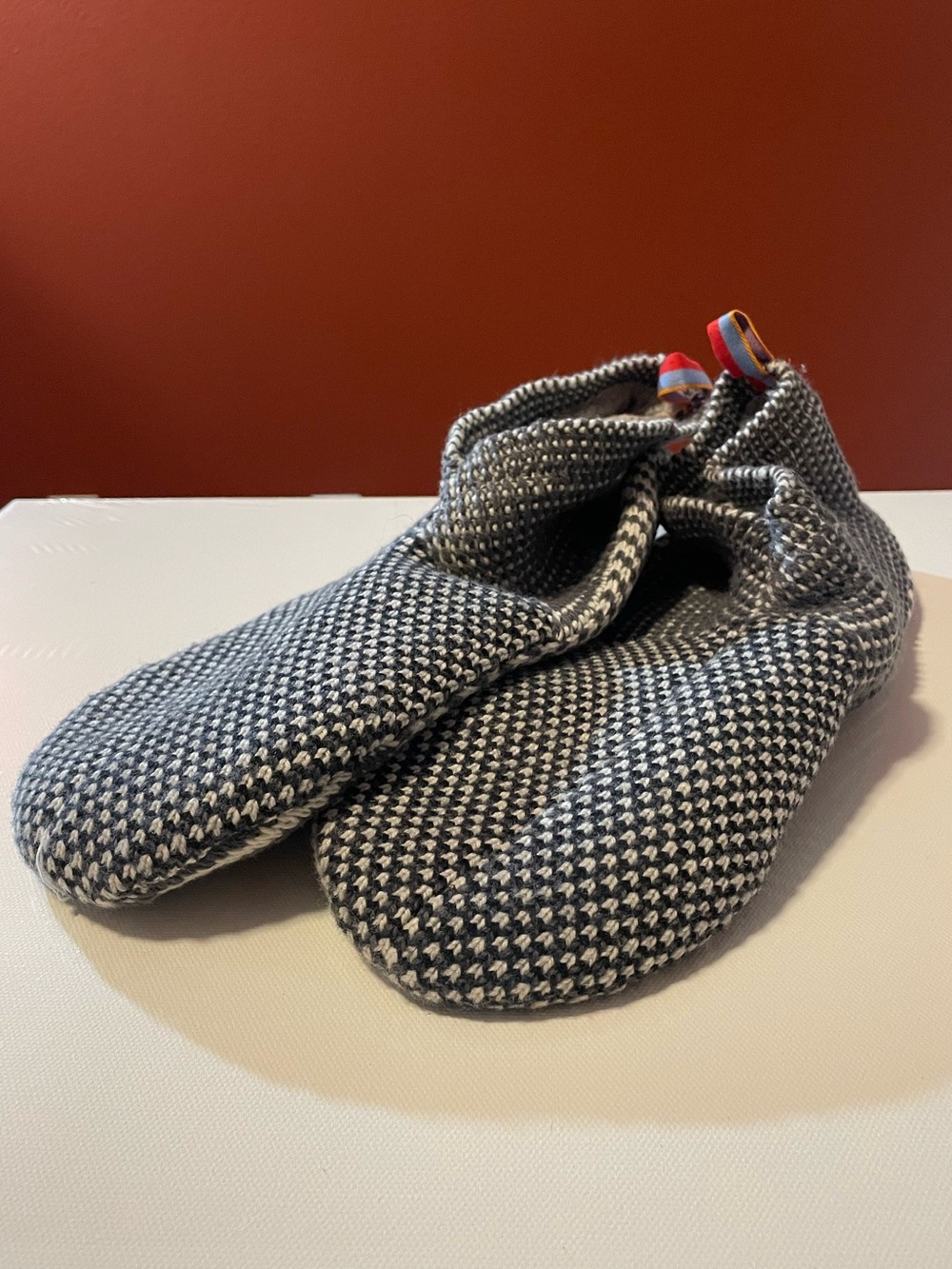 Bombas Men’s Gripper Comfort Marled Knit Breathable House Slippers